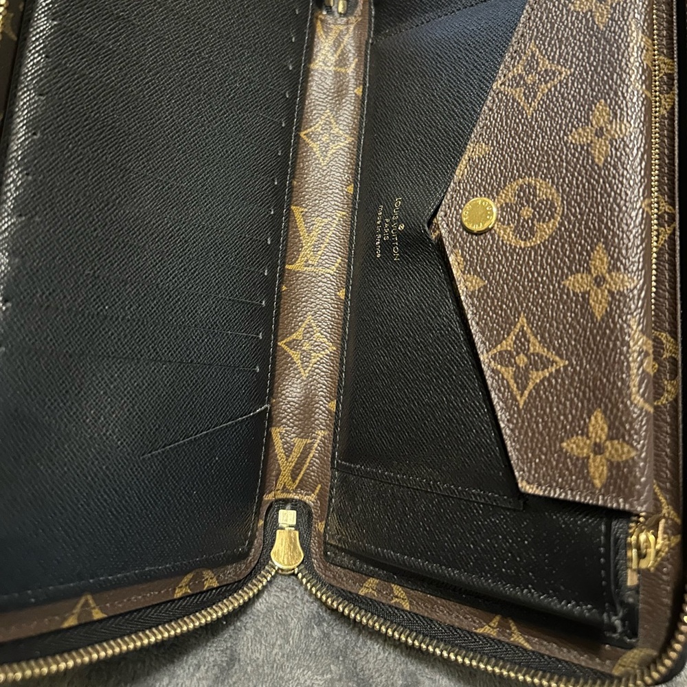 Louis Vuitton Monogram Daily Organizer in Noir - Picture 3 of 12